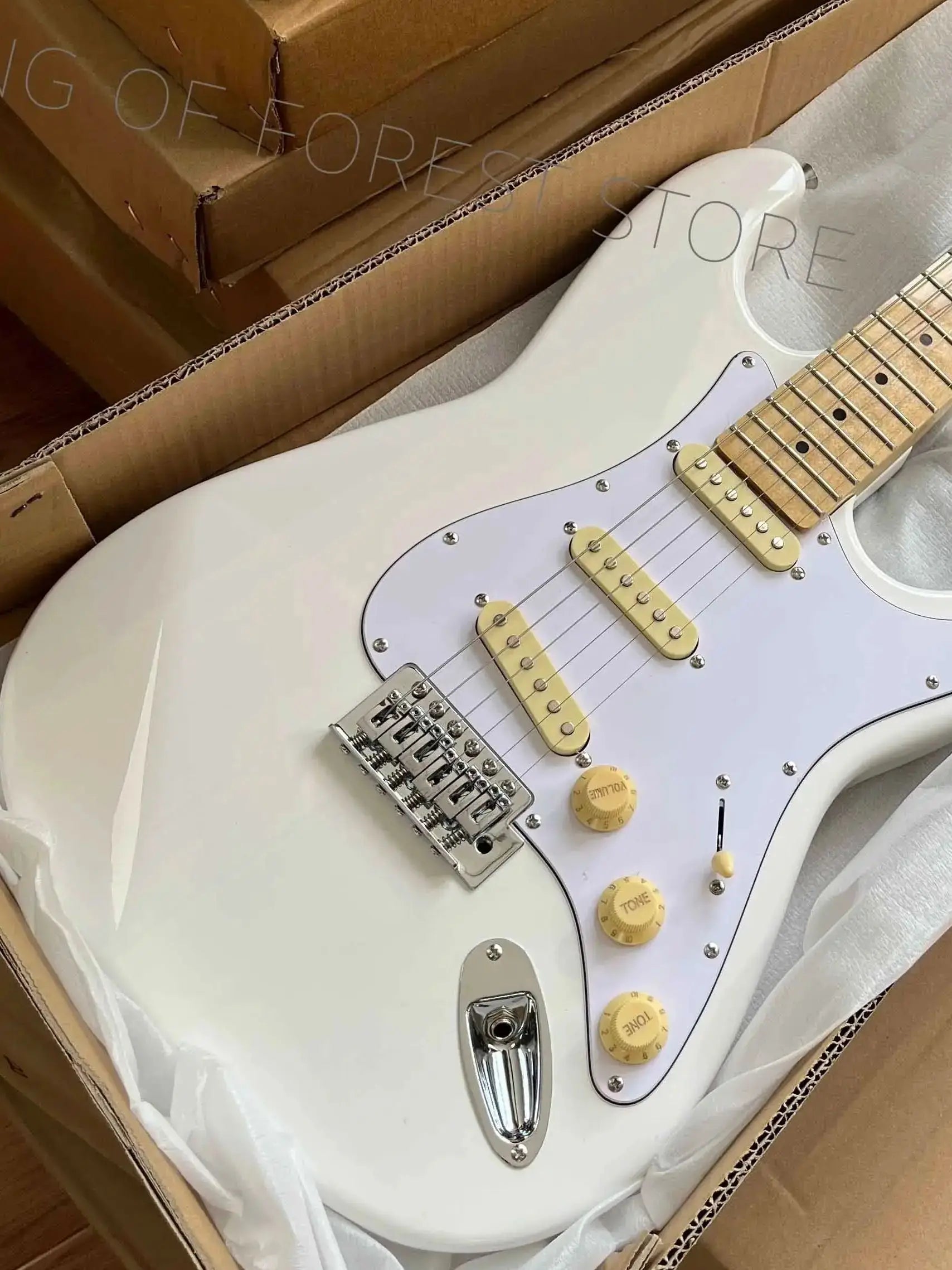 White electric guitar High-quality materials Popular STRAT design Mahogany body, 22 frets, SSS pickups, free shipping WHITE