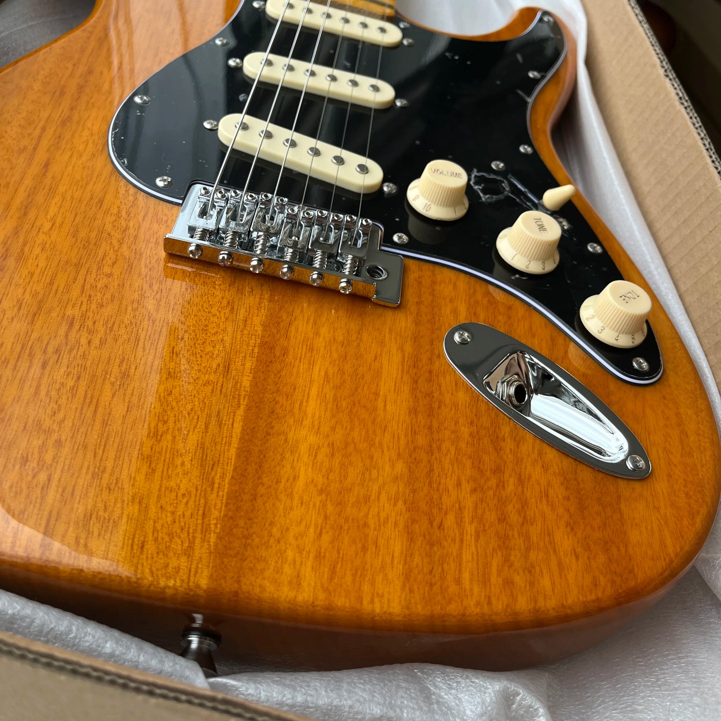 Customized wooden-colored electric guitar with maple fretboard. Durable material, beautiful sound. Free shipping.